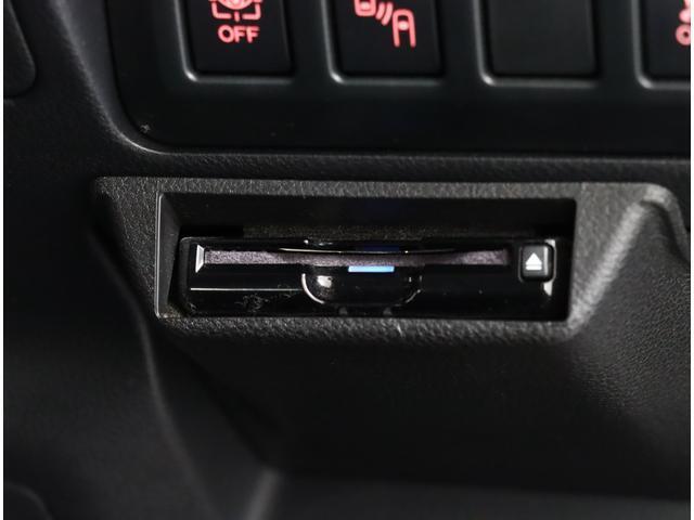 高速道路の利用に便利なETCも装備しております！オプションのビルトインカバーで運転席右側にすっきりと装備されており、カードの抜き差しもしやすいです！！