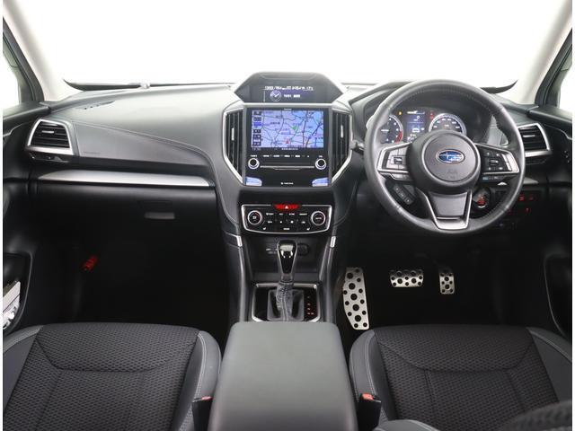 まごころクリーニングにより車内清掃、各部艶出し、消臭、除菌を実施してございます！シート、ハンドル、シフトにはビニールカバーを装着、足元にはマットを敷いて展示してあります！！