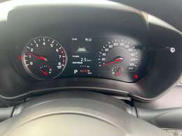 スピードメーターもシンプル！見やすいです♪