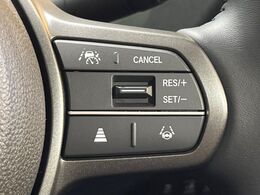 【アダプティブクルーズコントロール】高速道路での長距離走行が楽に！！自動で速度を保つクルーズコントロールが、衝突軽減システムと連携し、前方の車両を感知して車間を保つように速度調節してくれます！！