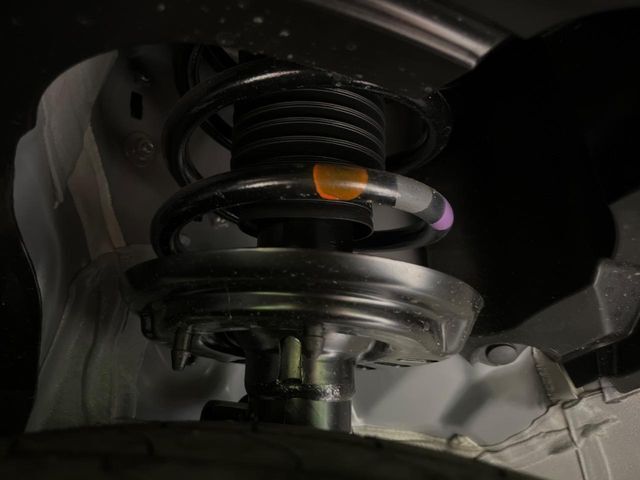 お車を安心してお乗りいただく為には、足回りの定期点検が欠かせません。サービスサポート（有償保証）では無料点検もご提供しており、安心のカーライフをお過ごしいただけるサポート体制が整っています。