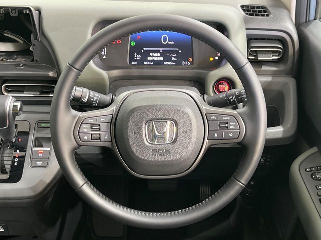 【ステアリングスイッチ】運転中、前方から目線をそらすことなく、オーディオ等の操作が可能な便利機能！安心＆快適なドライブを演出してくれます♪