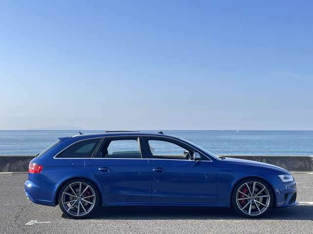 RS4としてはB8型が最後のV8自然吸気エンジン搭載モデル