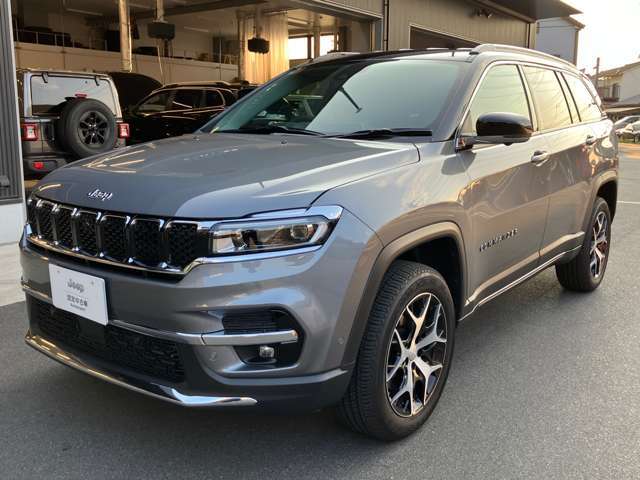 1941年に誕生した初代モデルよりそのDNAを脈々と受け継いできたJeepブランドの象徴。11年ぶりにフルモデルチェンジをして全身が進化したが伝統は継承しています。