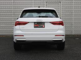 Audiデザインはリアビューもエレガントで存在感があり、テールランプも視認性高くデザイン的アクセントになってます。