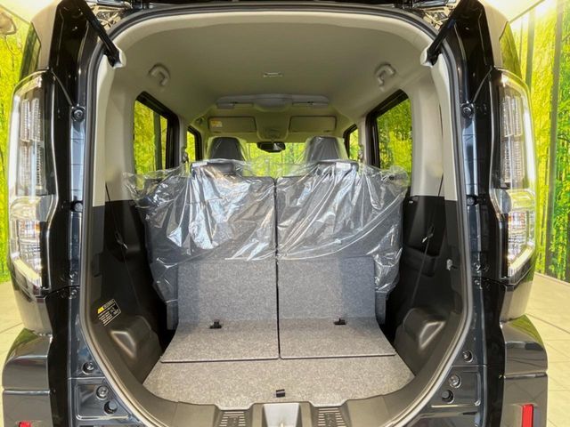 普段のお買い物や通勤、送迎等に十分な荷室スペースを確保しております。セカンドシートを倒すと、大きな荷物の積載も可能です♪