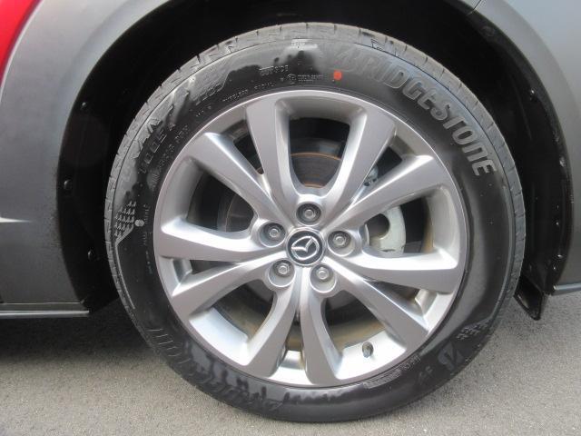 18インチ純正アルミホイールを装備。タイヤサイズは215/55R18となります。