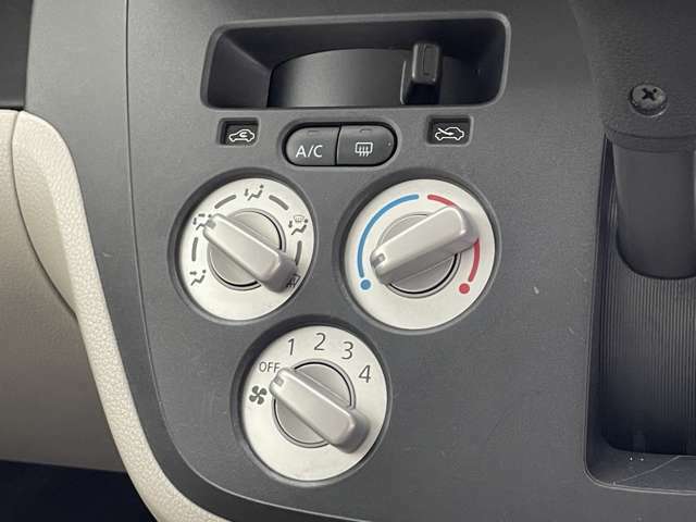 【エアコン】暑い夏でも寒い冬でも、全席に快適な空気を届けるので、いつでも快適な車内空間を創り上げます！