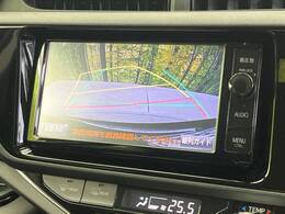 【バックカメラ】駐車時に後方がリアルタイム映像で確認できます。大型商業施設や立体駐車場での駐車時や、夜間のバック時に大活躍！運転スキルに関わらず、今や必須となった装備のひとつです！