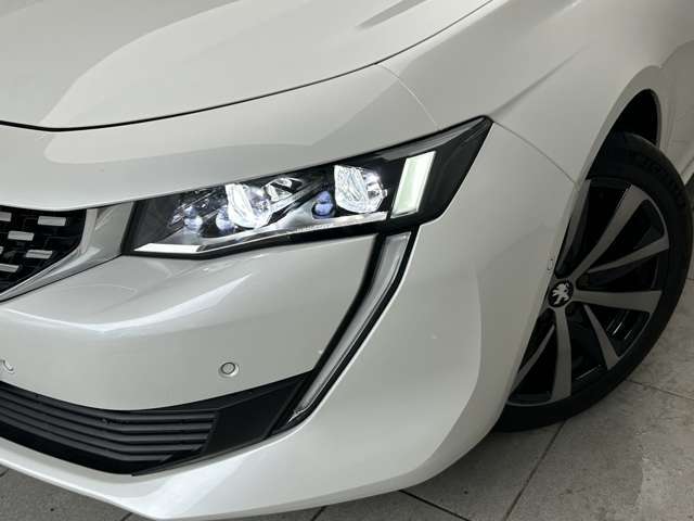 LEDヘッドライトには明るいのに消費電力が少ないという特徴があります。