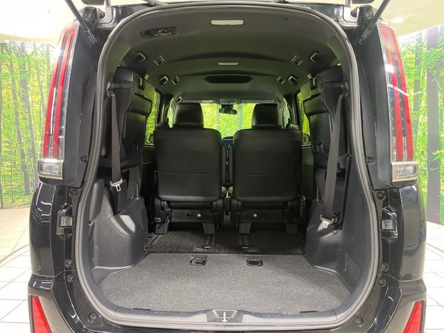 普段のお買い物や通勤、送迎等に十分な荷室スペースを確保しております。セカンドシートを倒すと、大きな荷物の積載も可能です♪