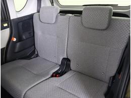 後部座席もゆったり座れて足元のスペースも広々！ドライブの際は全員が窮屈な思いをせずにお楽しみいただけます！