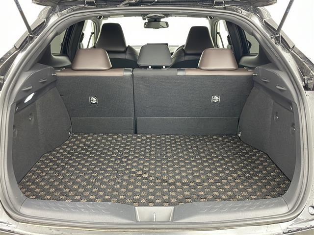【トランク】積み込みやすくて、たっぷり積める荷室です。シートアレンジできるものは、乗車人数と荷物の量や大きさによってシートを動かすことができるので、より快適なドライブが可能です！