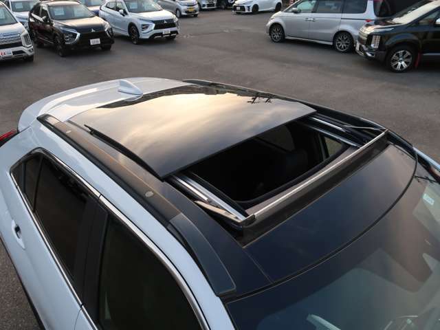 パノラマサンルーフ　スライド＆チルト　後席パノラマルーフ