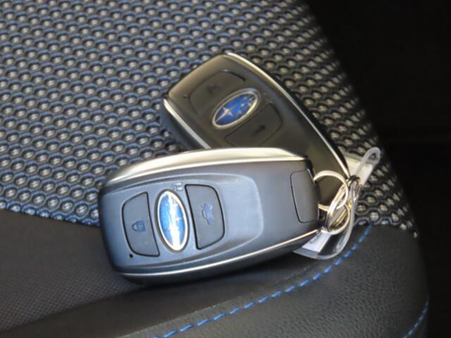 キーをポケットに入れたままでもエンジンON/OFF、ドア施錠/開錠可能♪便利なスマートキー付です♪