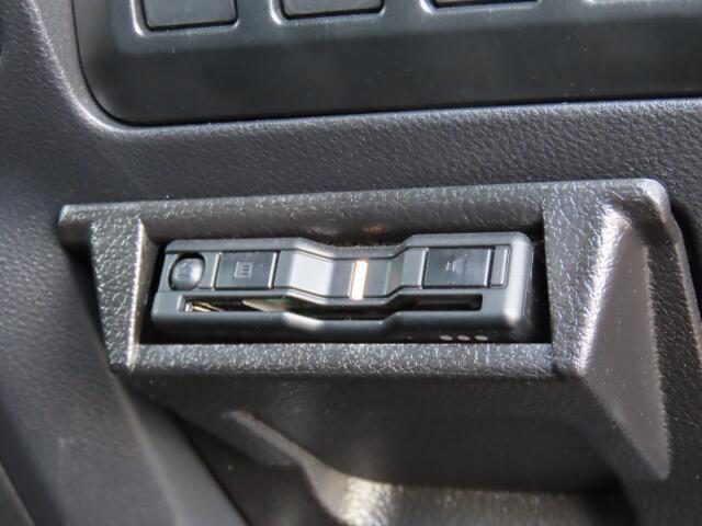 ETCも装備していますよ！ETC車載機を利用すると高速料金が割引に！！サイフにも優しい装備ですね♪