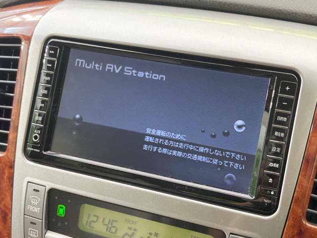 【純正ナビ】人気の純正ナビを装備しております。ナビの使いやすさはもちろん、オーディオ機能も充実！キャンプや旅行はもちろん、通勤や買い物など普段のドライブも楽しくなるはず♪