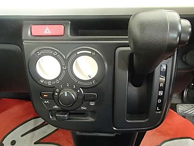 軽自動車専門店です。高年式、低走行、ワンオーナー車勢揃い！プロの大量一括仕入でコストダウンし、低価格を実現！！　まかせて安心。保険は損保ジャパン代理店。自社整備工場は近畿運輸局指定民間車検工場！！