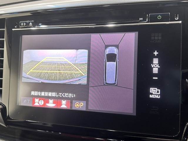 【マルチビューカメラ】を装備しております。全周囲カメラで危険察知。狭い駐車場でも安心して駐車できますね。