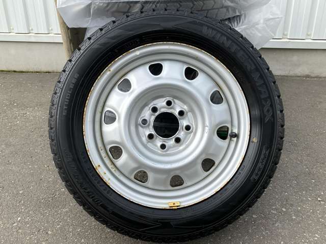 仕入れたお車は、展示車として並べる前に、手間暇愛情かけて丁寧に洗車+内装も清掃および抗菌消臭施工を施してから展示させていただいております！