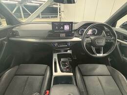 【純正メモリナビ】アップルカープレイやブルートゥース接続など多彩な機能を併せ持っており、インパネ周りがすっきりしてますね！