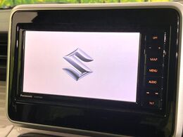 【純正ナビ】人気の純正ナビを装備しております。ナビの使いやすさはもちろん、オーディオ機能も充実！キャンプや旅行はもちろん、通勤や買い物など普段のドライブも楽しくなるはず♪