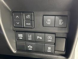 【両側パワースライドドア】スマートキーや運転席のスイッチで後席両側スライドドアの開閉が可能♪電動だから力を入れてドアを開ける必要が無く、小さなお子様でも簡単に開け閉めでき快適です♪