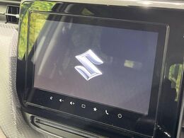 【純正ナビ】人気の純正ナビを装備しております。ナビの使いやすさはもちろん、オーディオ機能も充実！キャンプや旅行はもちろん、通勤や買い物など普段のドライブも楽しくなるはず♪