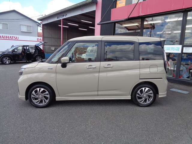 お車を見られる際には是非エンジンルームもチェックしてみてください！その仕上がりに驚かれるはずです！！
