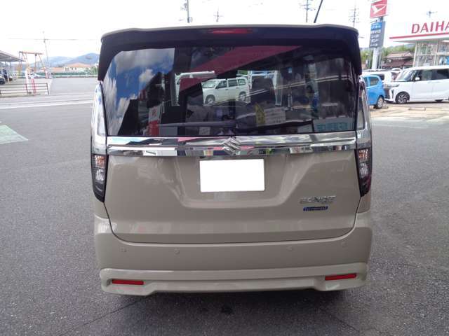 “クルマと笑顔が買えるトコロ・・・”そんな中古車展示場です！ぜひお越しください！