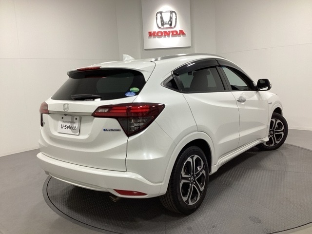 【Honda認定中古車 U-Select】　は3つの安心をお約束します。　1　Hondaのプロが整備した安心。 2　第三者機関がチェックした安心。　3　購入後もHondaが保証する安心。