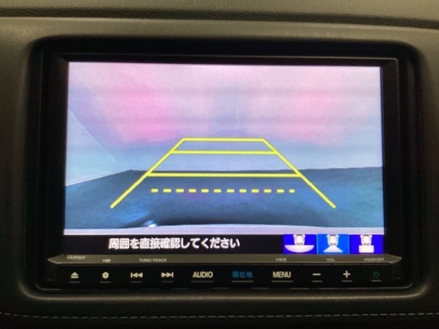 バックでの車庫入れも安心です！　リアカメラが付いているバックモニター付のナビを装備しております。操作線もついており距離感も画面から確認できます。