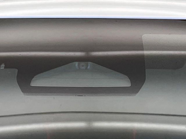 【トヨタセーフティセンス】走行中に前方の車両等を認識し、衝突しそうな時は警報とブレーキで衝突回避と被害軽減をアシスト。より安全にドライブをお楽しみいただけます。