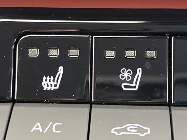 【シートベンチレーション】夏場は涼しい風でお尻や背中の熱やムレを防ぎ、冬はエアコンよりも早く温まってポカポカに！季節を問わず快適に過ごせます。