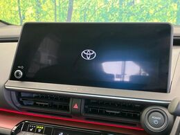 【12.3インチディスプレイオーディオ】スマートフォンと連携が可能な大画面ディスプレイオーディオです。スマートフォンのナビ機能を使用したり、Bluetooth接続で音楽もお楽しみいただけます！