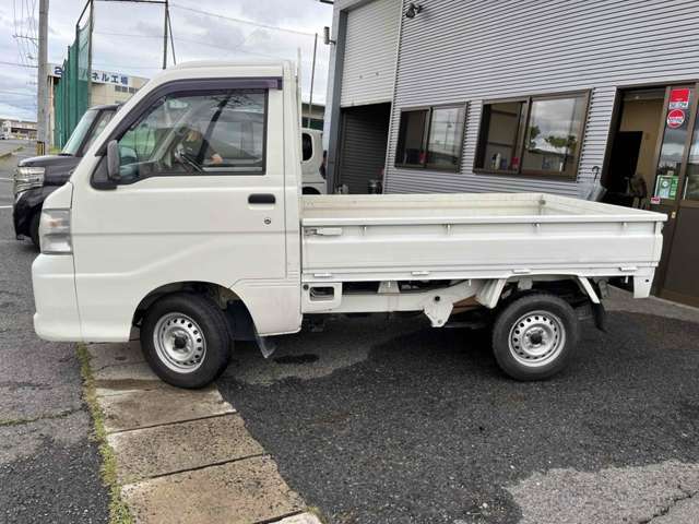 ご覧いただきありがとうございます♪気になったお車がありましたらお気軽にお電話をください♪