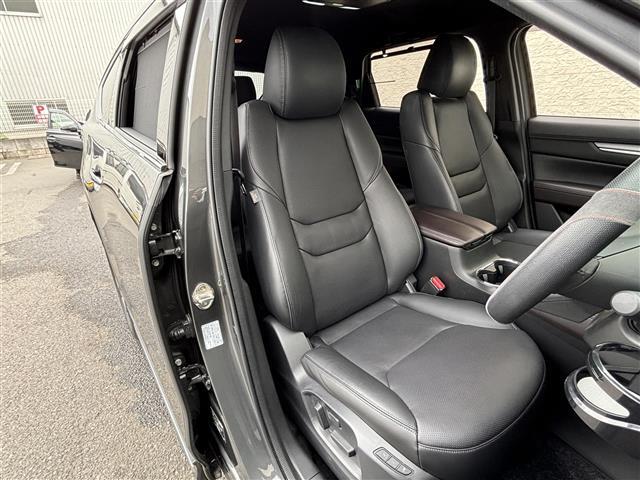 座り心地が良いシートなので長時間の運転でも快適にお過ごしいただけます。新品のフロアマットのご注文も可能です。掲載箇所以外にご希望の写真がございましたらお気軽にお問い合わせ下さい。