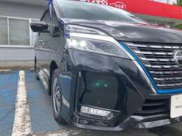 LEDヘッドライト、フォグランプです。LEDならではの明るい配光で夜間の運転も安心です。