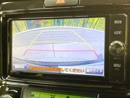 【バックカメラ】駐車時に後方がリアルタイム映像で確認できます。大型商業施設や立体駐車場での駐車時や、夜間のバック時に大活躍！運転スキルに関わらず、今や必須となった装備のひとつです！