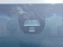 【シティブレーキアクティブシステム】低速走行中に前方の車両等を認識し、衝突しそうな時は警報とブレーキで衝突回避と被害軽減をアシスト。より安全にドライブをお楽しみいただけます。