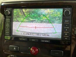 【バックカメラ】駐車時に後方がリアルタイム映像で確認できます。大型商業施設や立体駐車場での駐車時や、夜間のバック時に大活躍！運転スキルに関わらず、今や必須となった装備のひとつです！