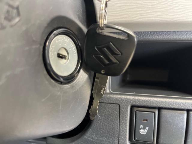 【キーレスエントリー】リモコンキーのボタンで集中ドアロックを施錠・解錠できます。