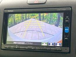 【バックカメラ】駐車時に後方がリアルタイム映像で確認できます。大型商業施設や立体駐車場での駐車時や、夜間のバック時に大活躍！運転スキルに関わらず、今や必須となった装備のひとつです！