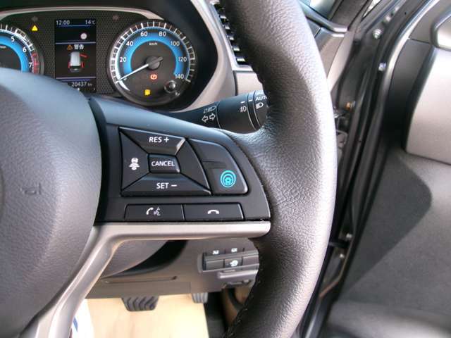 プロパイロット搭載！ルークスがアクセル、ブレーキを自動でコントロールして前のクルマとの車間距離を保つ手助けをします。