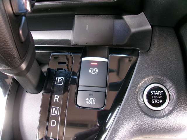 電動パーキングブレーキ＆オートブレーキホールド。発進時に自動でパーキングブレーキを解除してくれます
