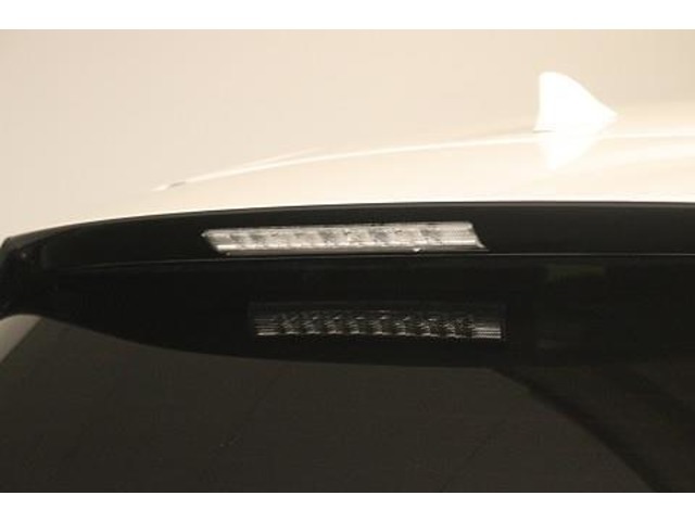 目線の高さに近いストップランプが、後続車にブレーキを踏んだことを知らせるので安全性もUPします。
