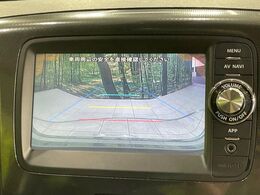【バックカメラ】駐車時に後方がリアルタイム映像で確認できます。大型商業施設や立体駐車場での駐車時や、夜間のバック時に大活躍！運転スキルに関わらず、今や必須となった装備のひとつです！