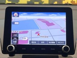 【メーカー純正ナビ】インテリアに溶け込むスタイリッシュな「専用設計」メーカーナビを装備♪視認性や操作性など基本性能にも優れ、より上質なカーライフをお楽しみいただけます。