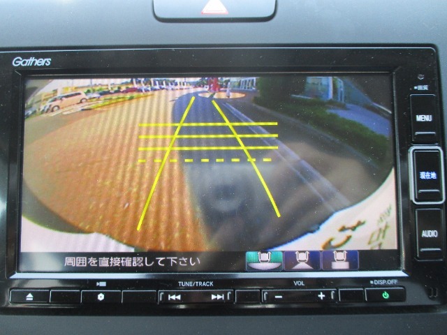 ナビゲーション付き！バックカメラ機能で駐車も安心☆