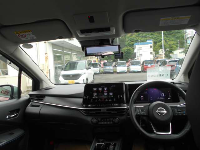 視界広々で運転しやすいインパネ